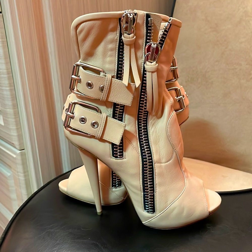 Giuseppe Zanotti boots in like new condition, never worn